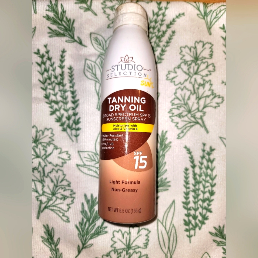 Tanning dry oil
